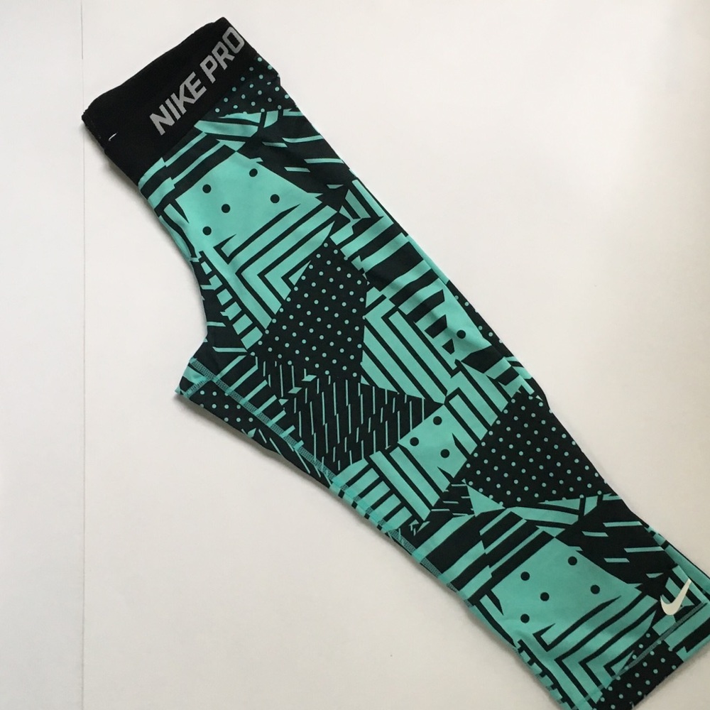 NIKE PRO 3/4 LEGGINGS